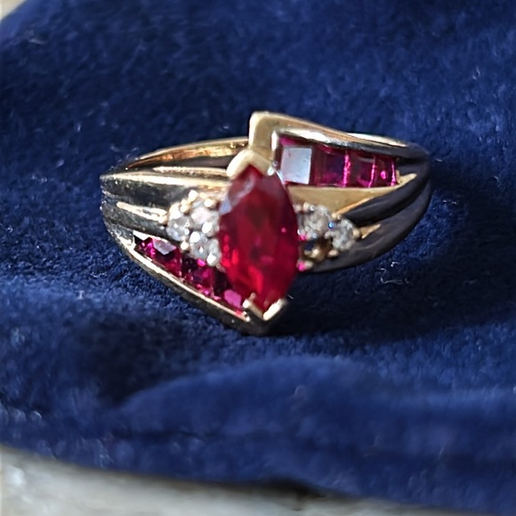 💕Genuine Gold Marquise Ruby & Diamond Ring - Picture 7 of 8